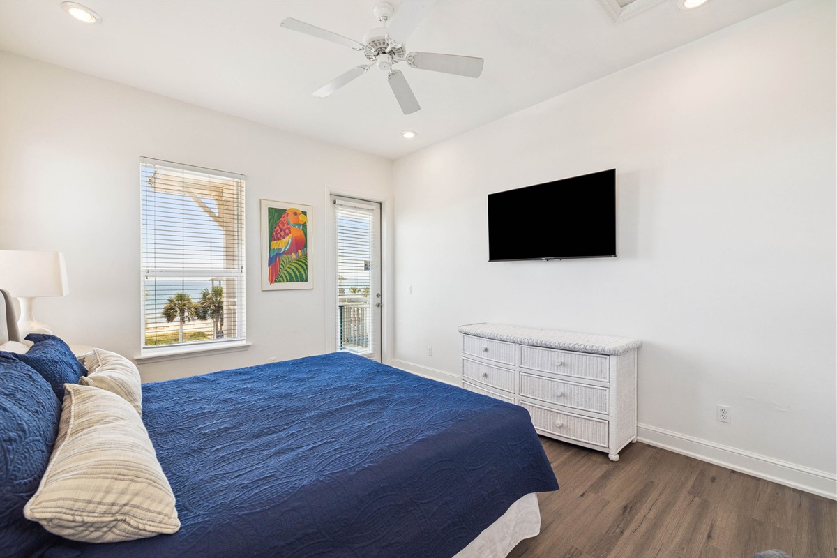 Top Floor Master King Bedroom