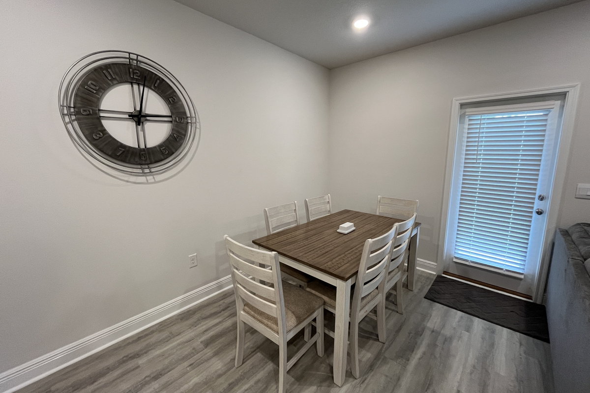 Dining seating for 6