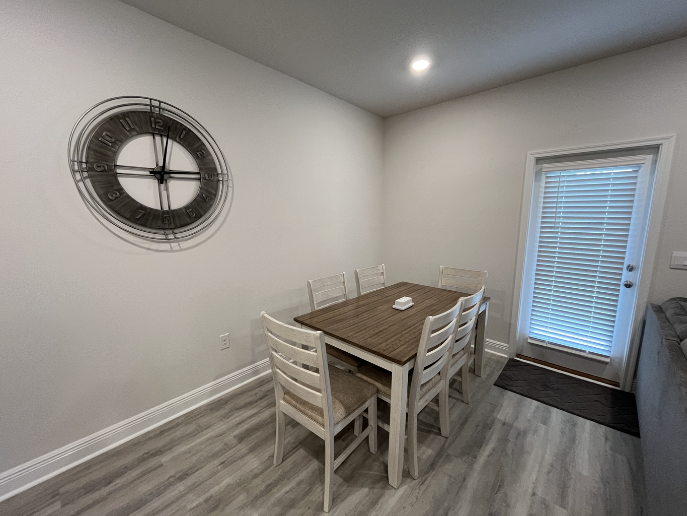 Dining seating for 6