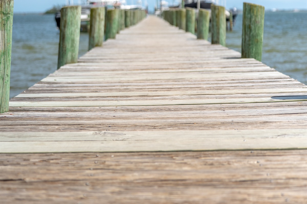 One of many piers along the Indian River to dock your boat and dine riverside.