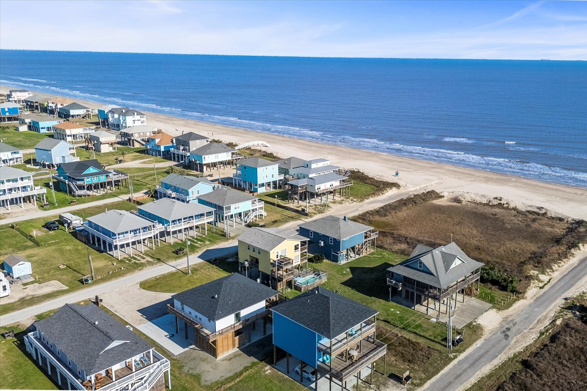 bb98172a3cc44beeaab7b59cfe0c8f5b Large | Beachhouse | Texas | TX | Vacation Homes | Galveston | Crystal Beach | Kokomo | Breezy Days | Beachfront Elegance | Sunrise Serenity | Southern Sands Property Management, LLC