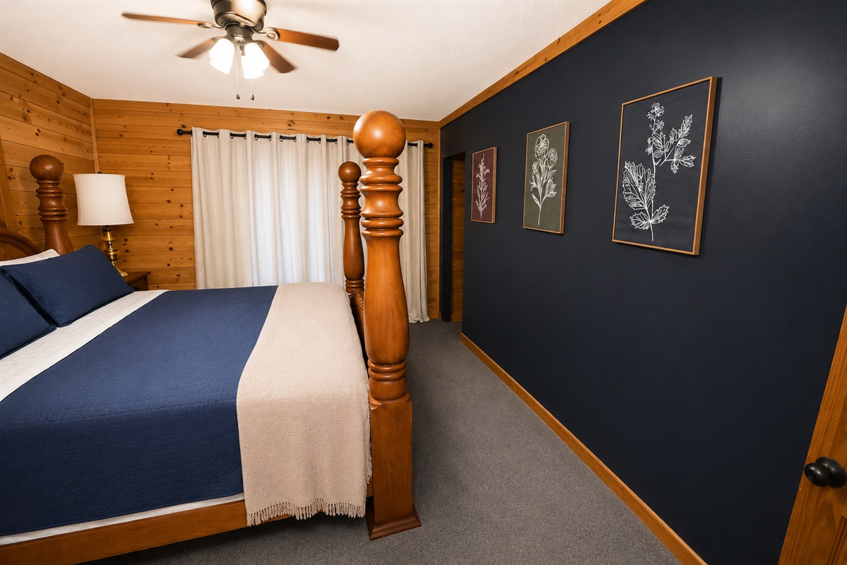 King Bedroom with Sliding Door Access to Hottub