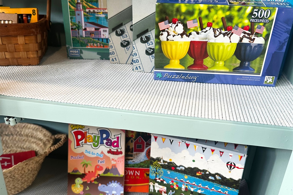 You're traveling with your kids? We've got you covered with activity books, games and puzzles. 