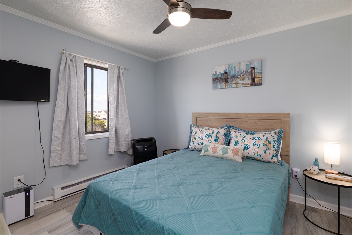 Inviting second bedroom