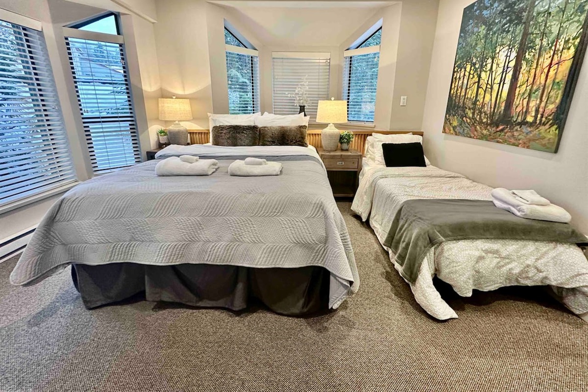 Bedroom #1 w/ EXTRA Twin Bed Set Up.  **Must be requested in advance**
One Twin bed can be added to existing bedroom #1 configuration.  *Note addition of extra twin bed does not change Max Occupancy Limit.