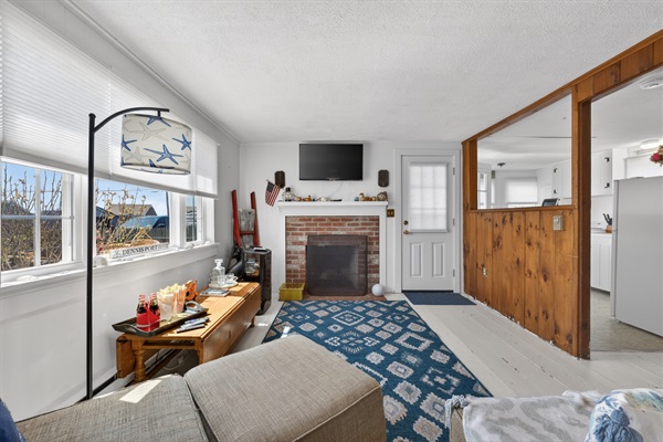 A welcoming space to enjoy quiet mornings and cozy evenings!
