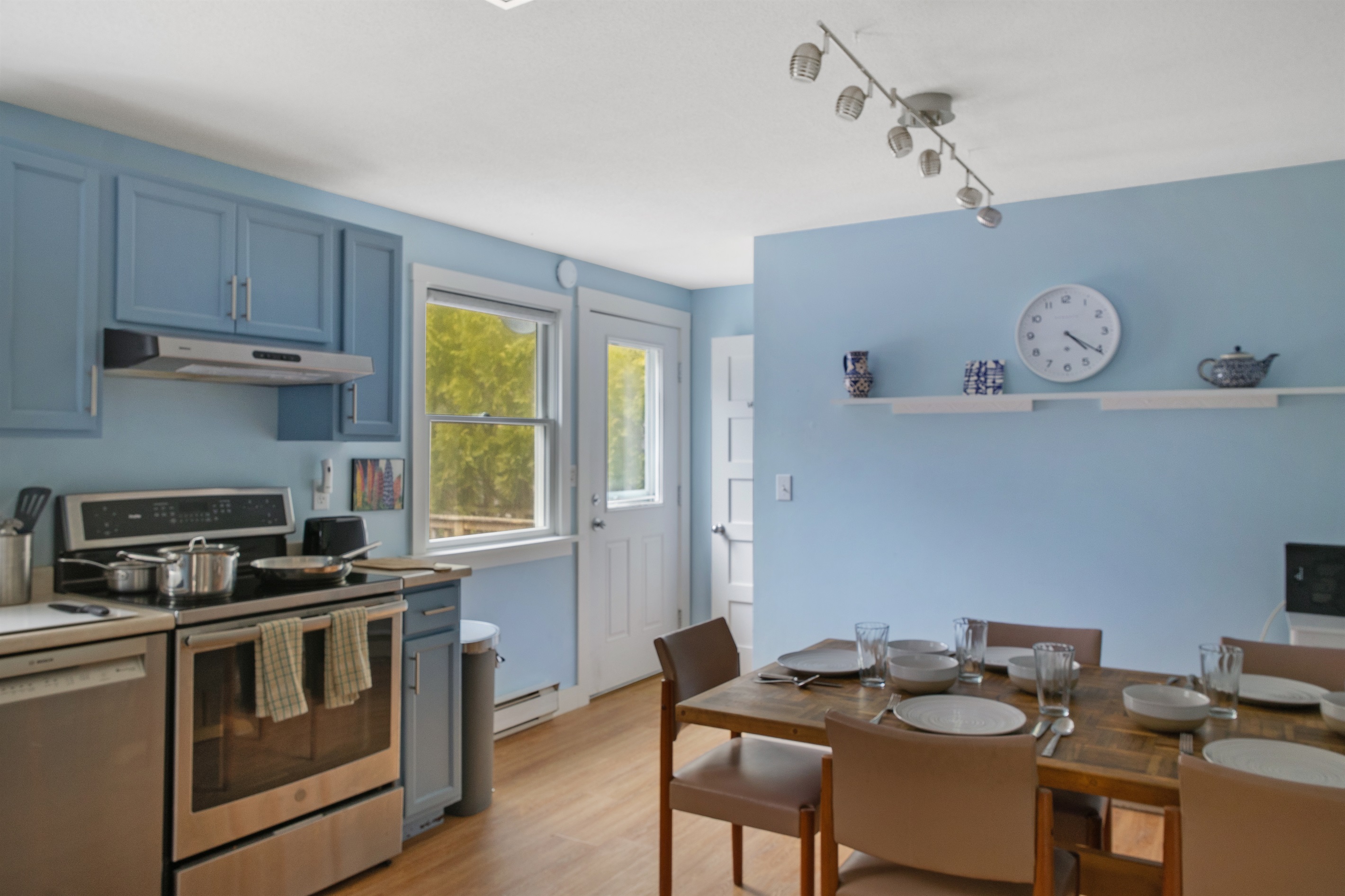 Kitchen - Door To Back Deck