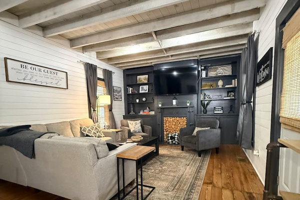 Relax with family & friends after a day of adventure in the downstairs family room.  
Smart tv/usb ports available .