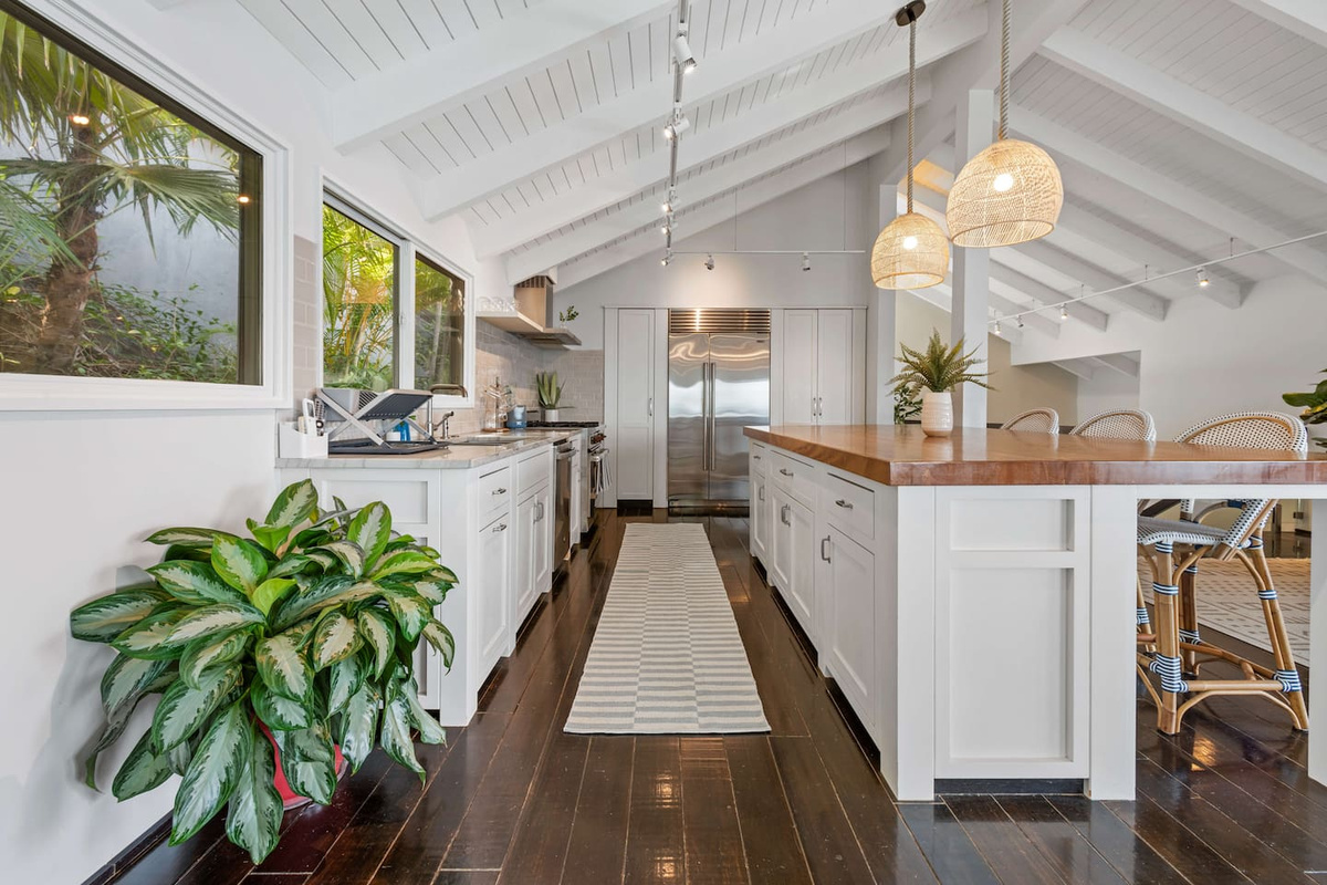 Full chefs kitchen. Ready for those who want to cook! 