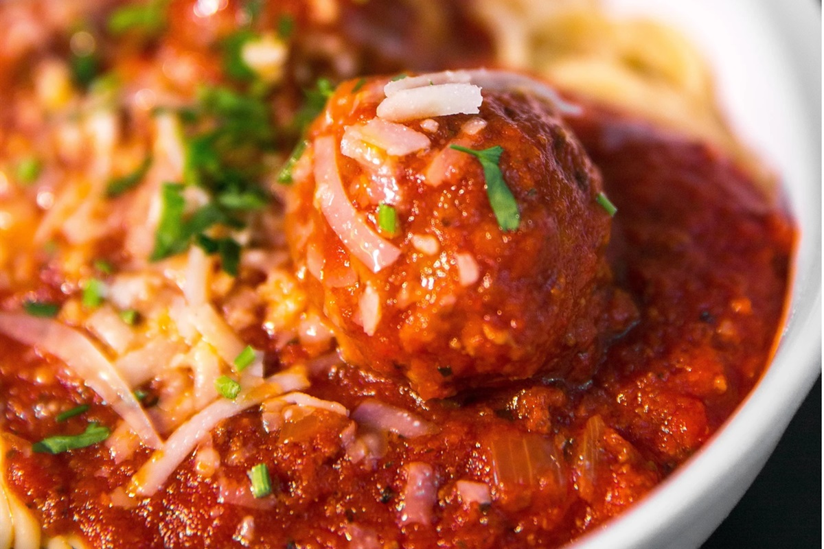 An excellent Italian bistro down the street with great weekly spec like Pizzaand Beer Friday or Spaghet and Meatball Sunday