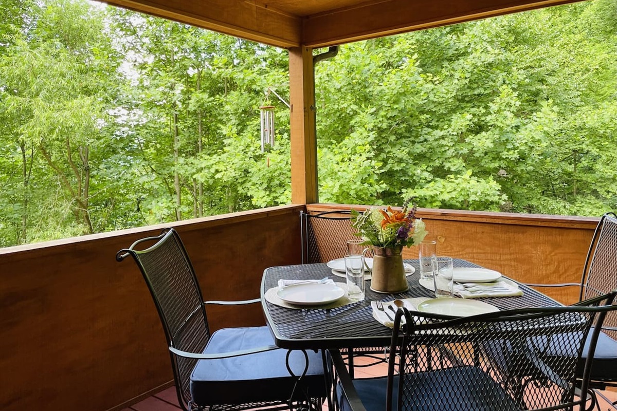 Dining (or game playing) in the trees