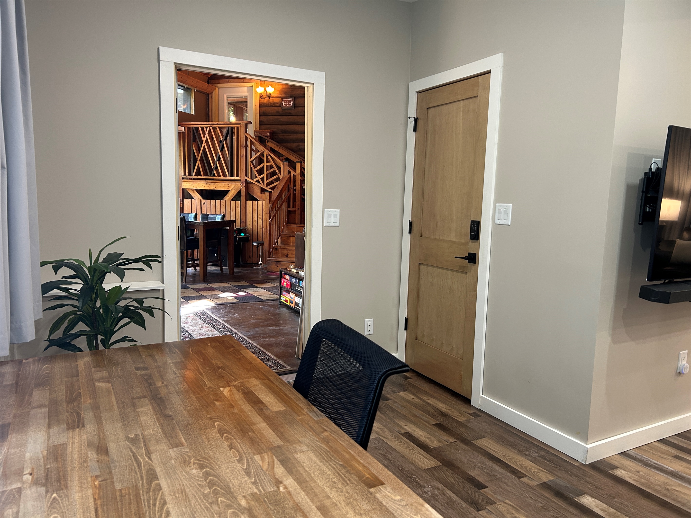 View through doorway to sunroom from Guest Quarters.