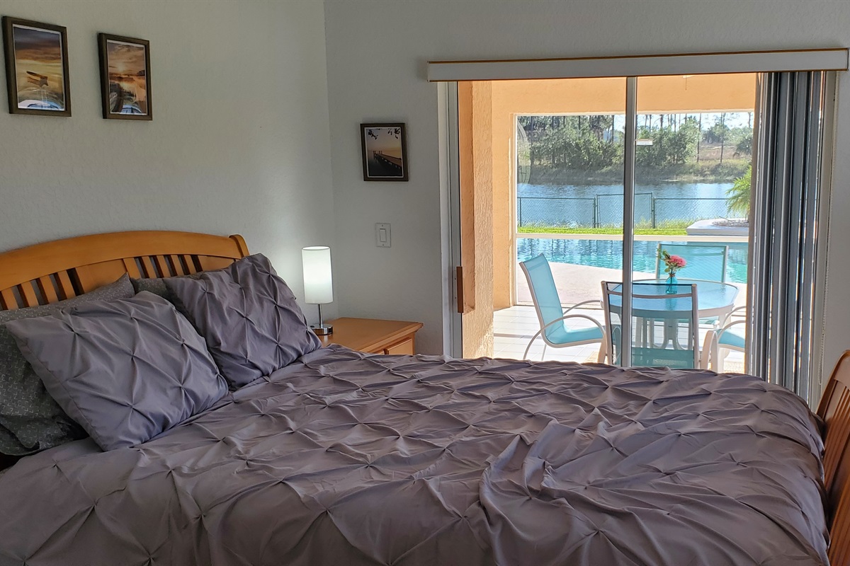 Queen Bedroom with Lanai access
