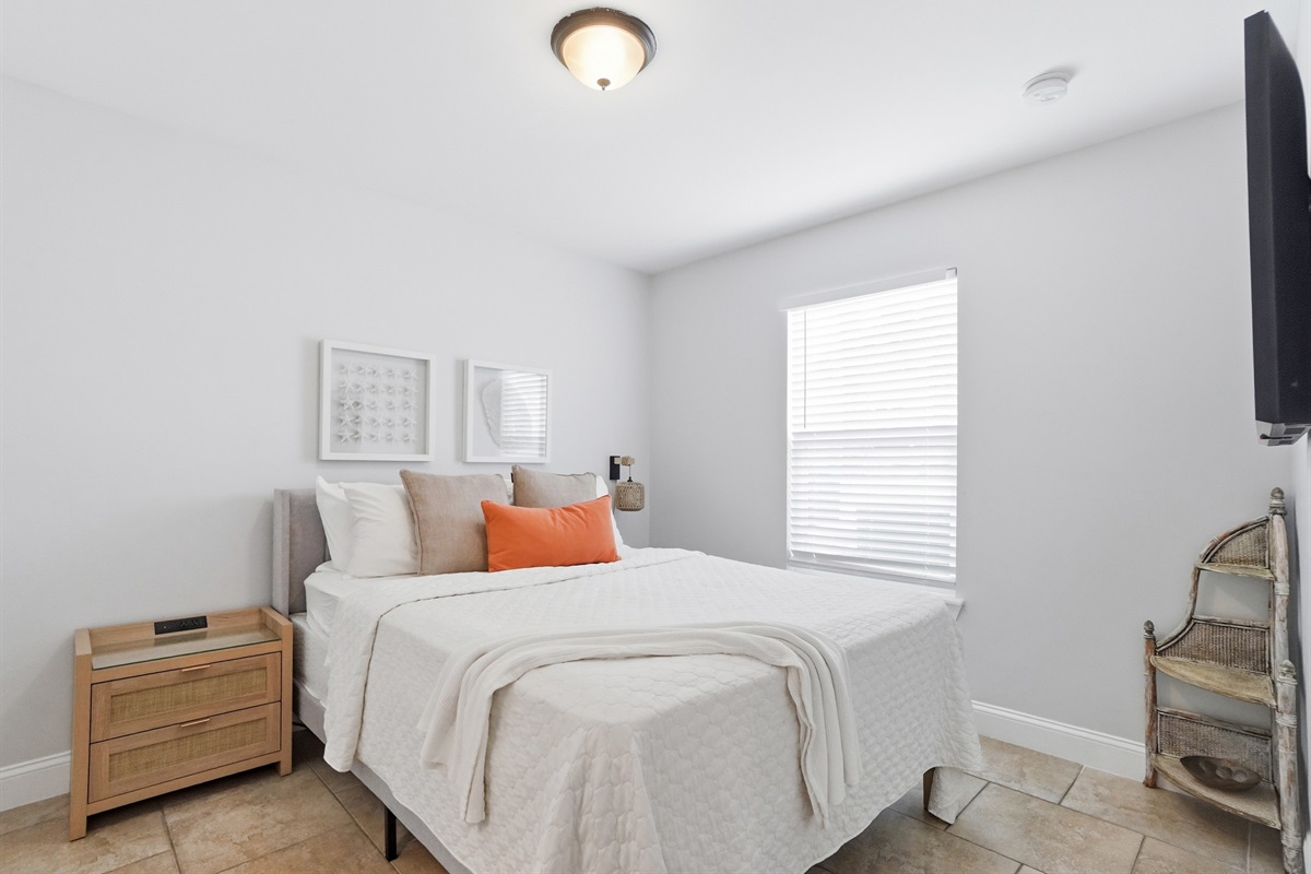 Comfy downstairs queen guest room