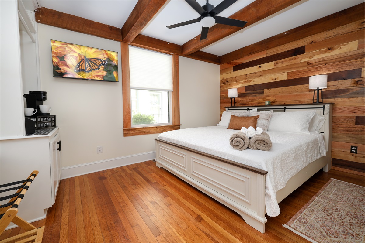 Main bedroom with King bed, coffee station and ensuite bathroom-Main level