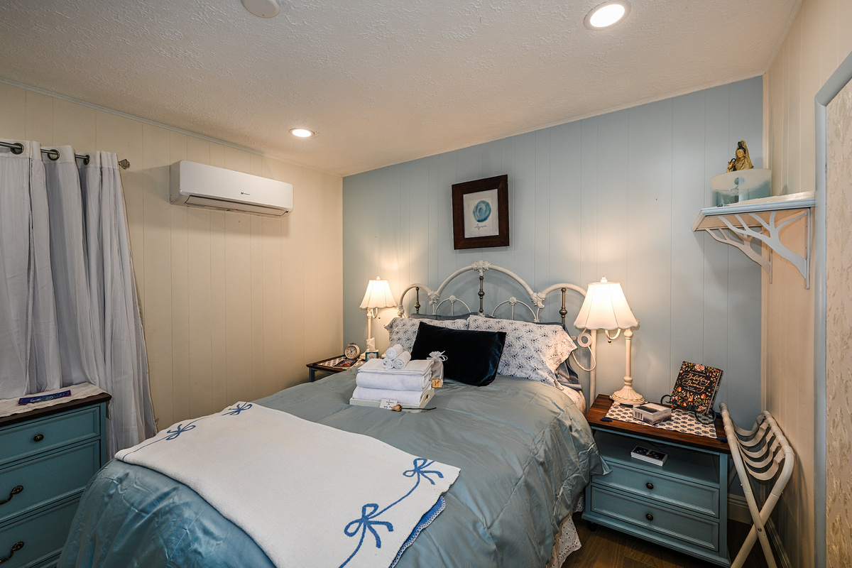 Queen Bed