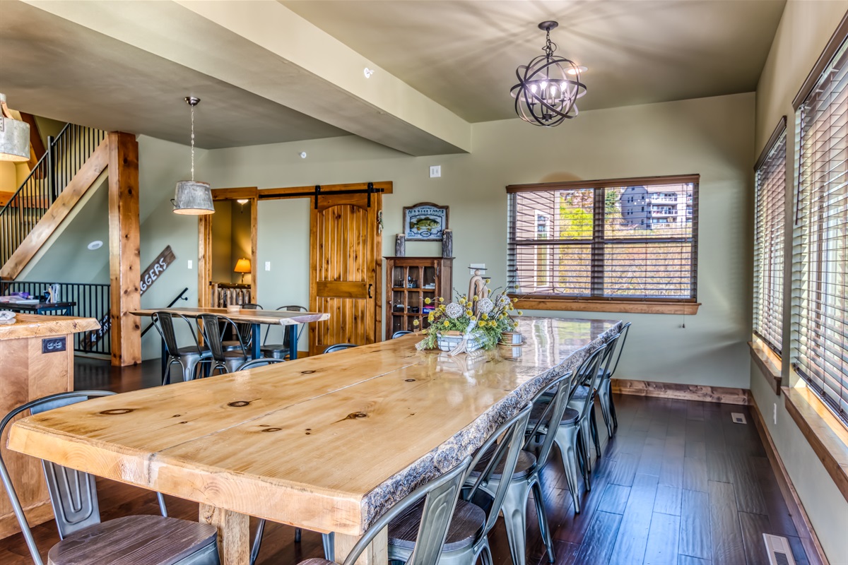 This dining table is absolutely beautiful