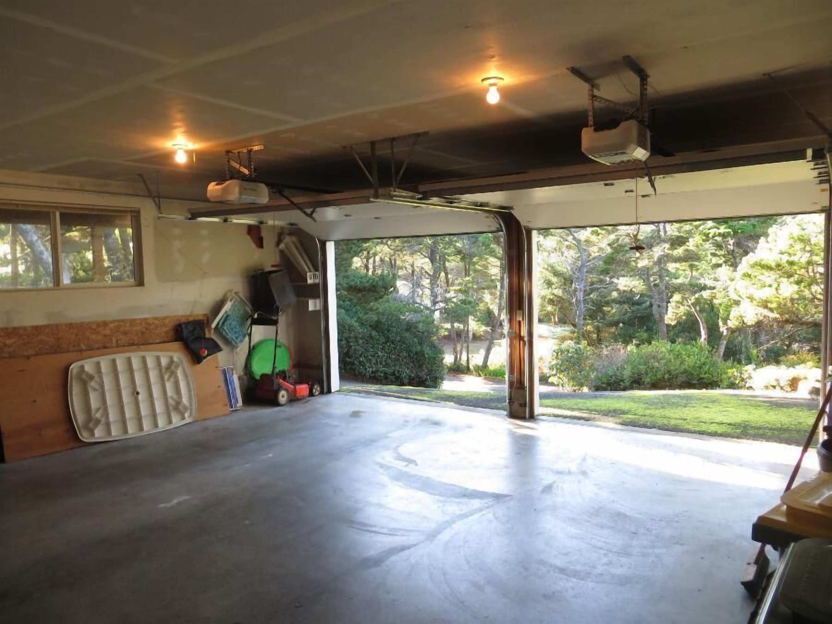 garage with ping pong table