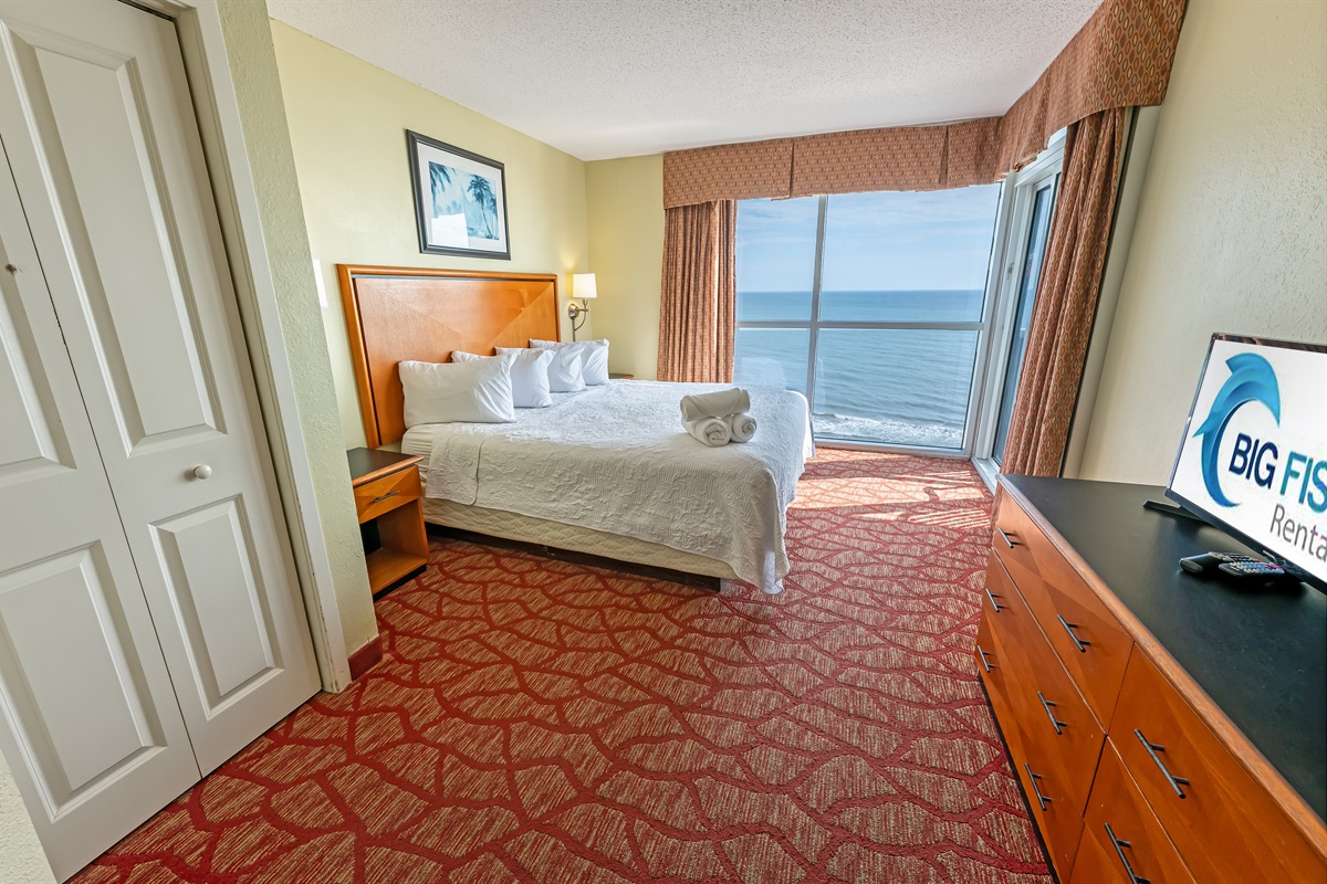 Beautiful Bedroom with Amazing Views 🌊☀️
