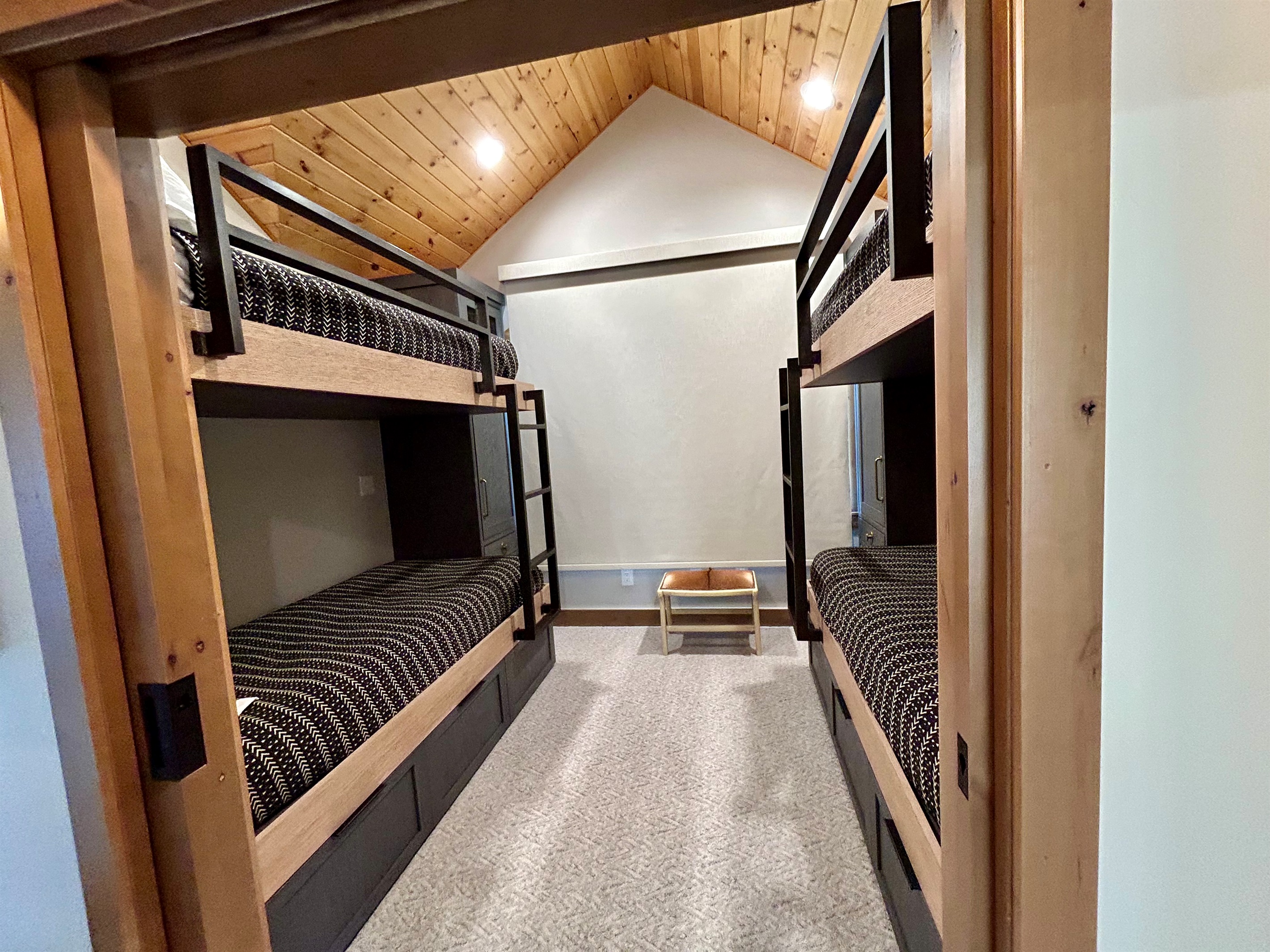 3rd Floor 2 Twin Bunkbeds