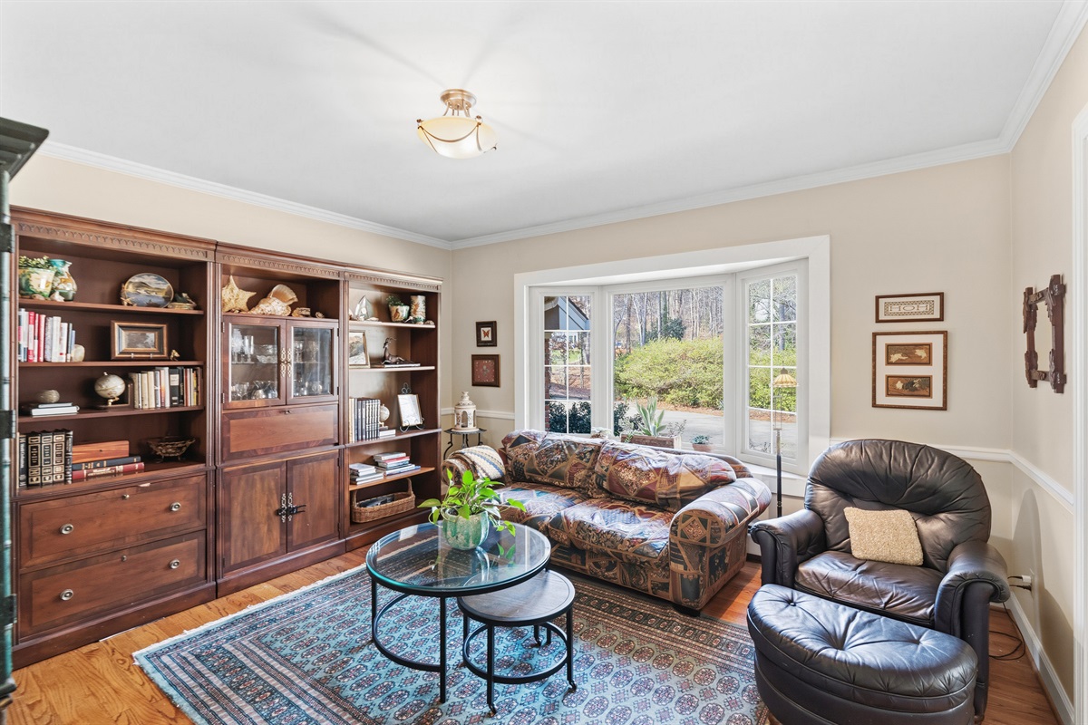 Library or sitting room that can also serve as a private workspace