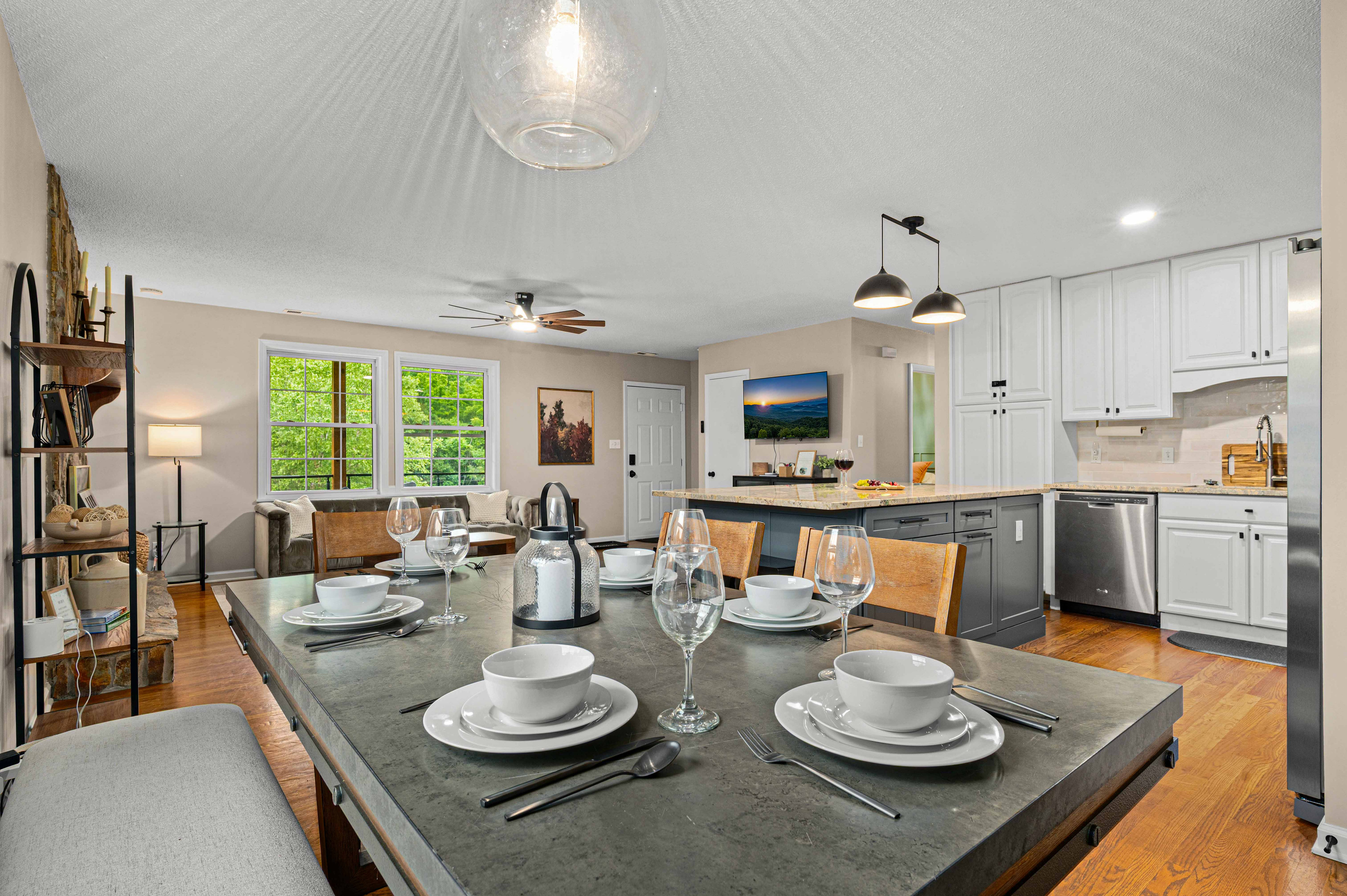 Dining Space: Gather around a sleek table with stunning views for unforgettable meals!