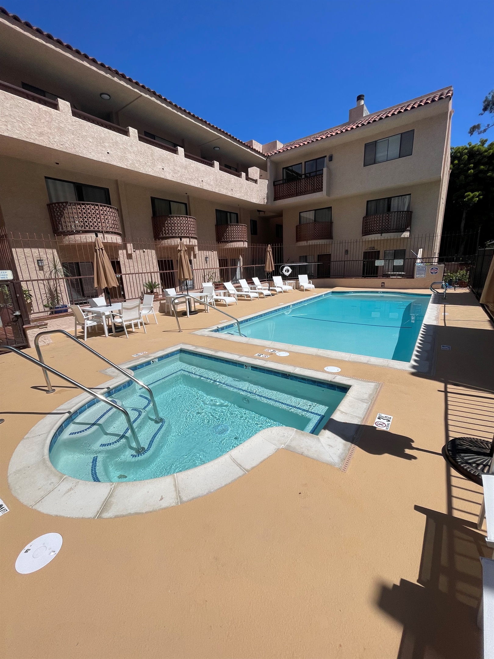 Onsite pool and Jacuzzi that is open until 9:00pm each day.