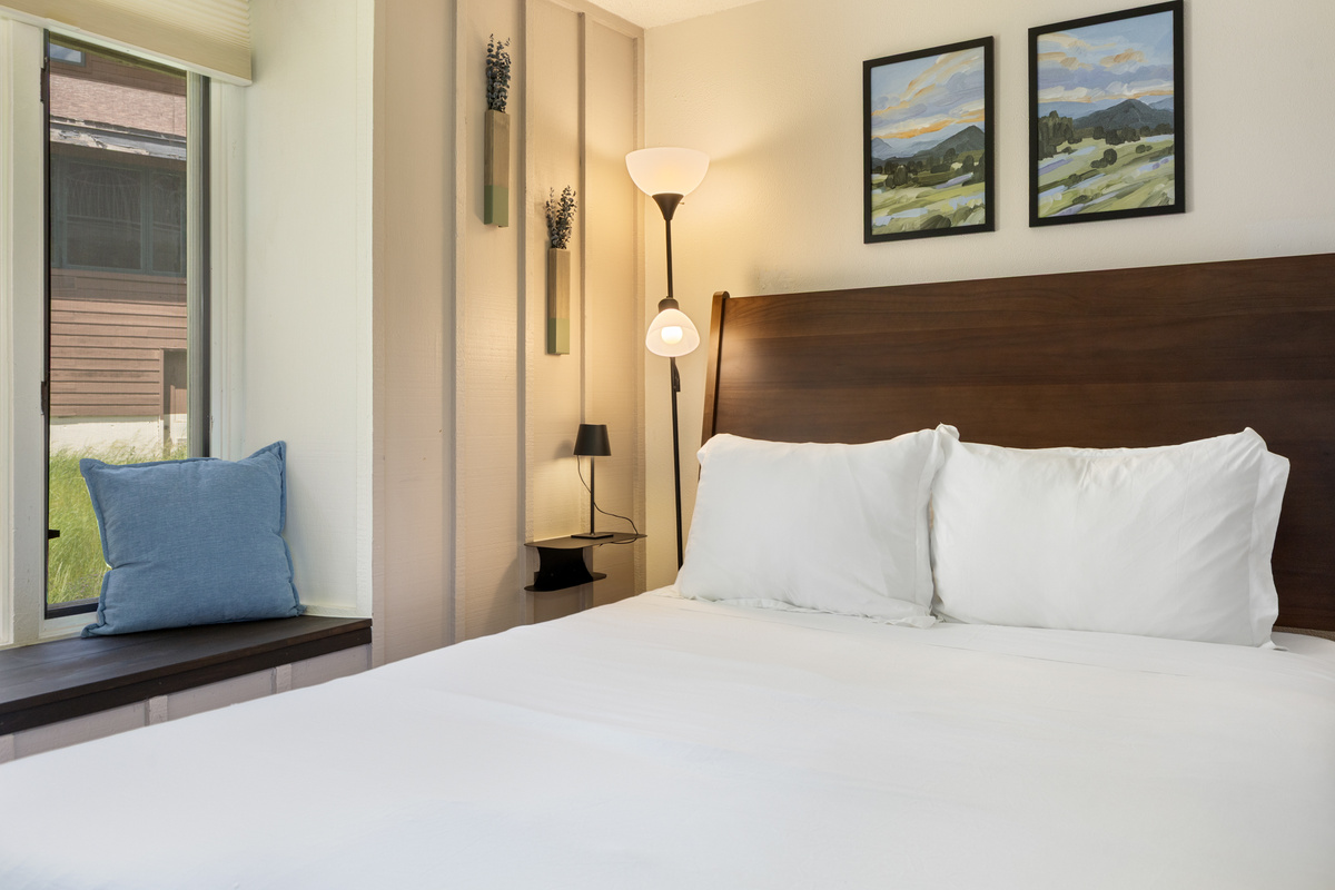 Upper Level Ensuite Bedroom 1 | Queensize Bed
