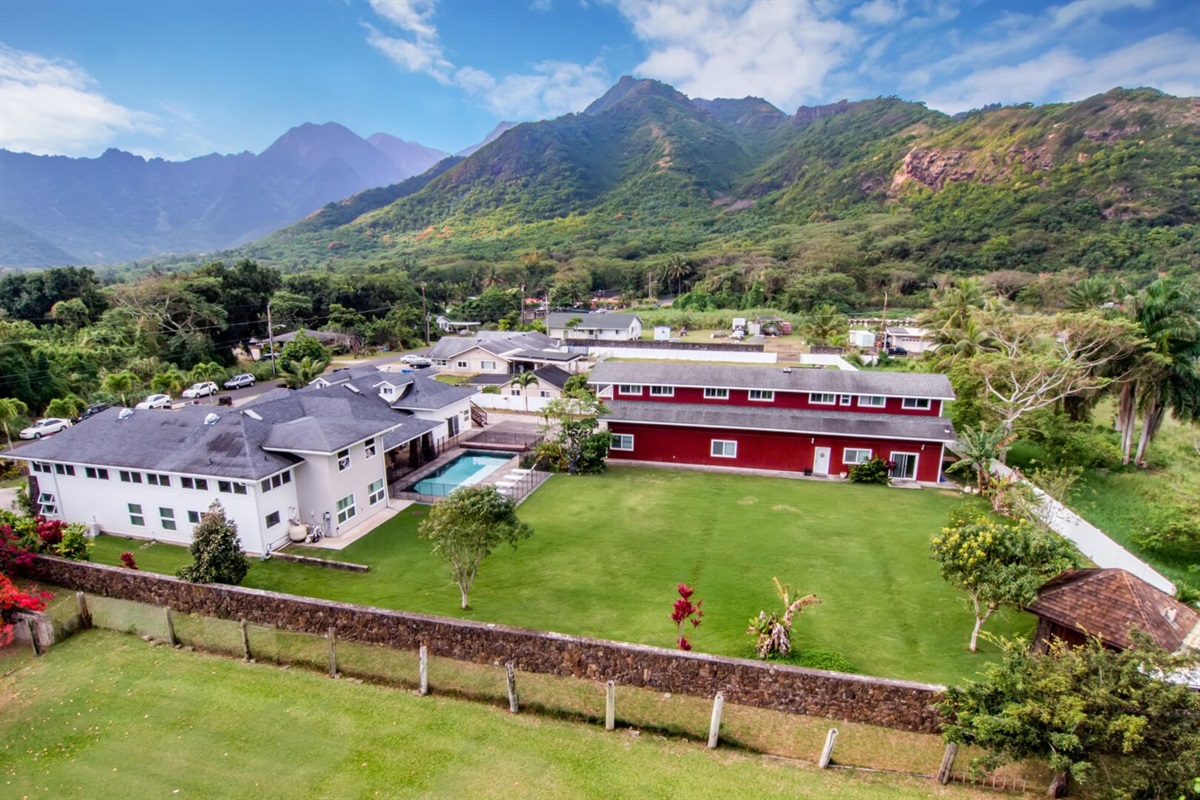 Huge backyard perfect for playing volleyball, football, soccer, etc. (notice the wonderful mountain view?)