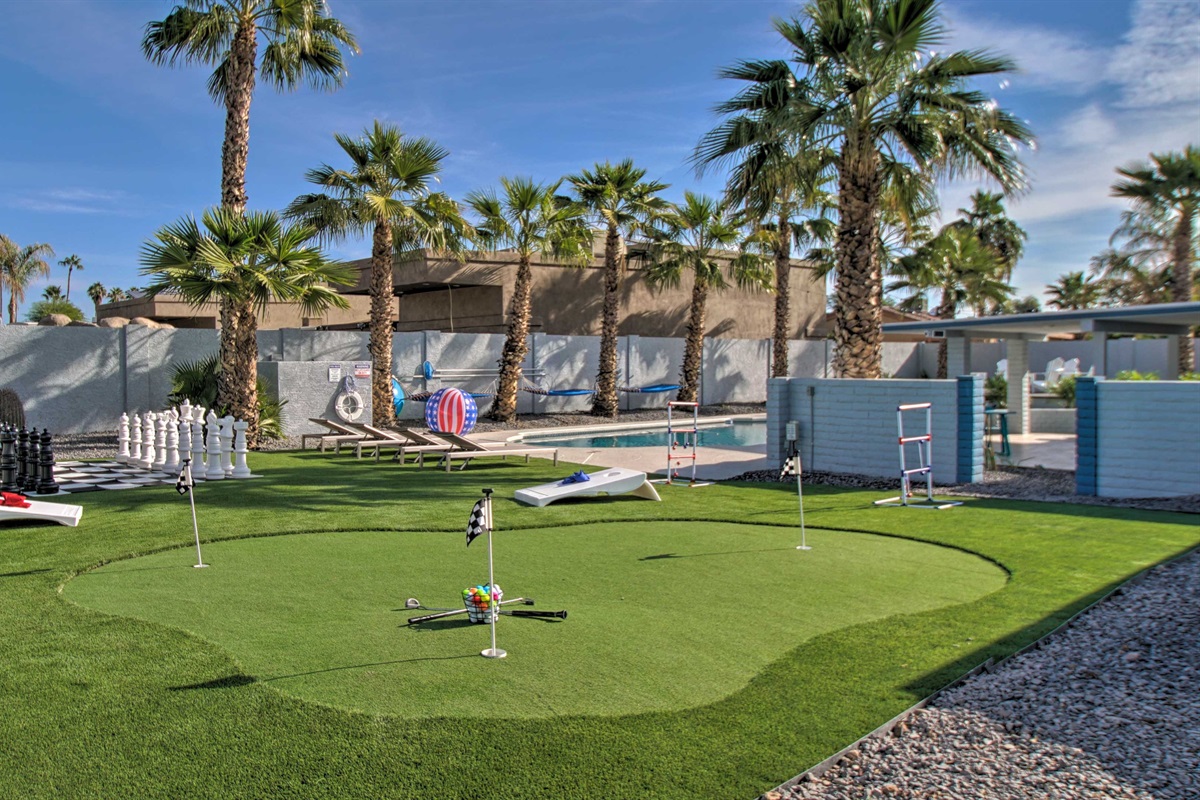 Private Backyard | Putting Green | Chess | Pool