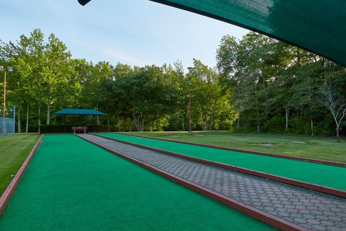 Horseshoes, shuffleboard and bocce as shared resort amenities