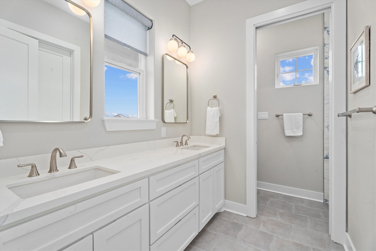 bc0165e7f03c44ffa3b9a7eb5854571b Large | Beachhouse | Texas | TX | Vacation Homes | Galveston | Crystal Beach | Kokomo | Breezy Days | Beachfront Elegance | Sunrise Serenity | Southern Sands Property Management, LLC