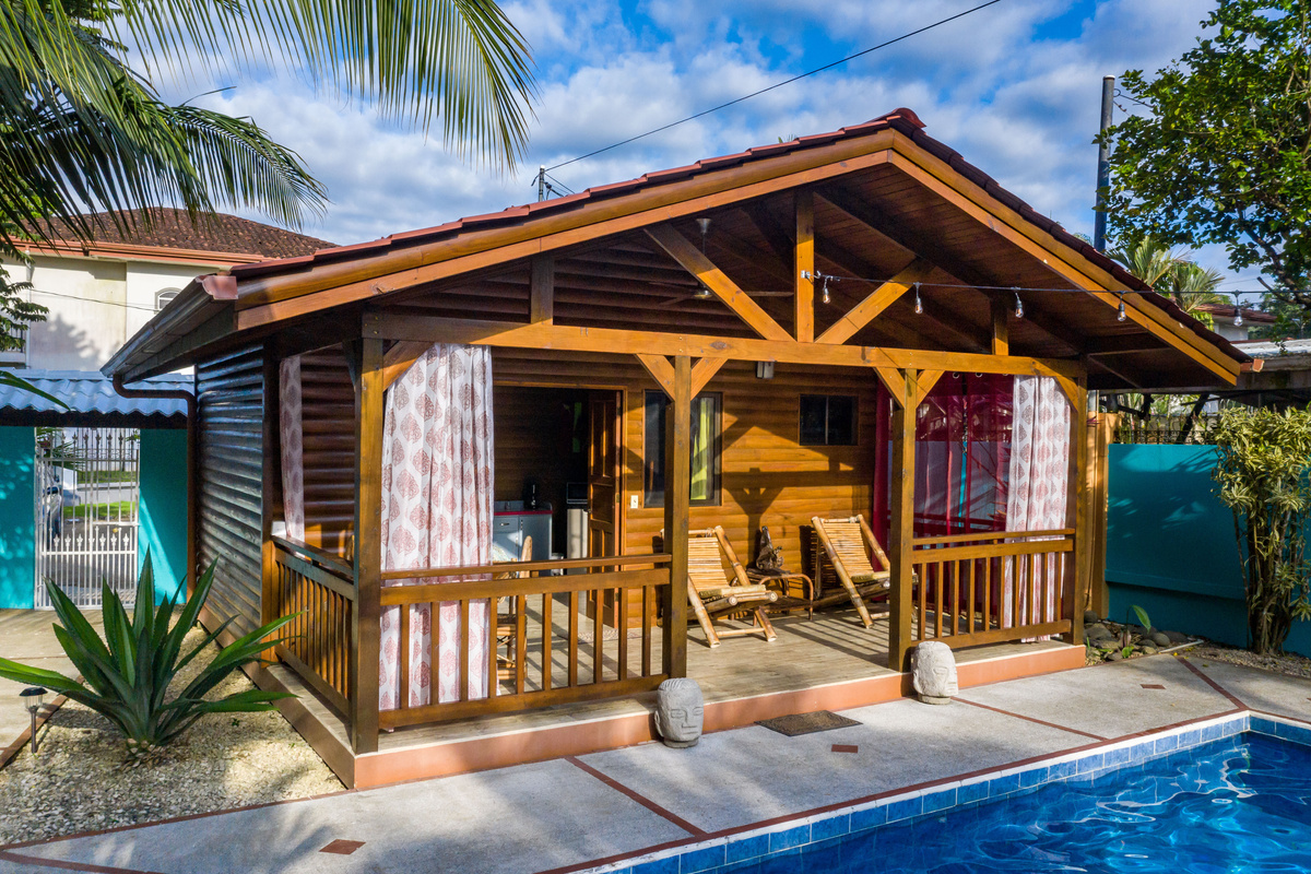 Cabina Bamboo Entrance