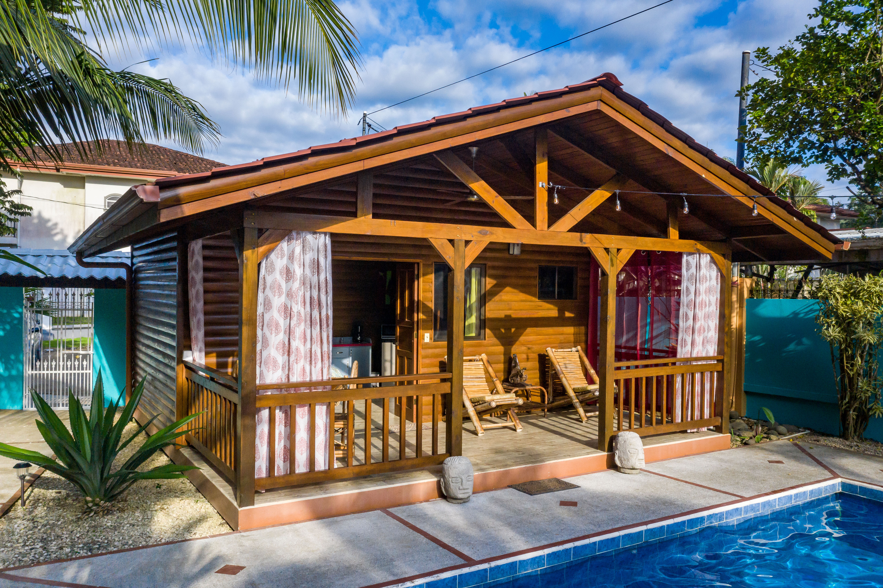 Cabina Bamboo Entrance