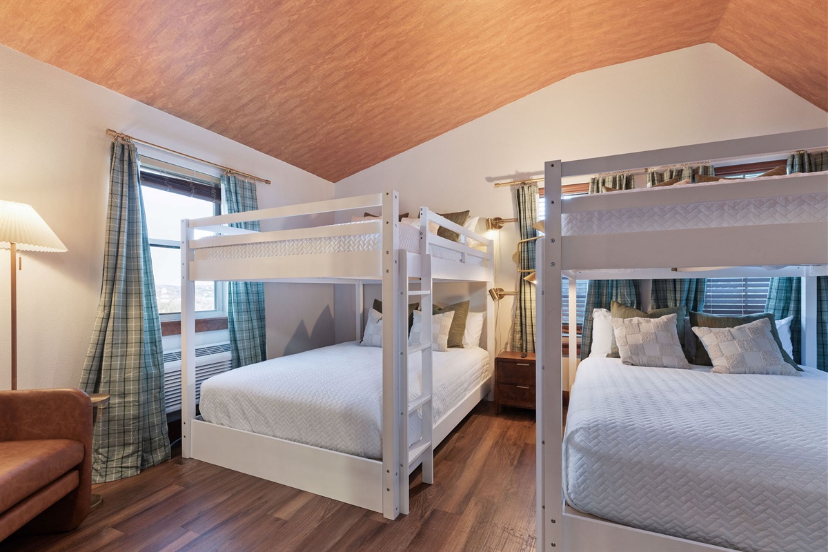 Upper level double bunks and ensuite bath!