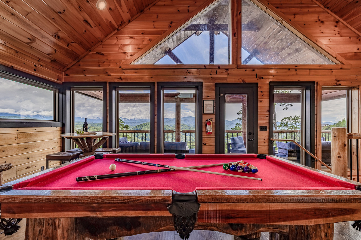 Don't Miss This RARE Combination - Stunning Mountain Views + Quick Access to All Attractions! - Photo 3