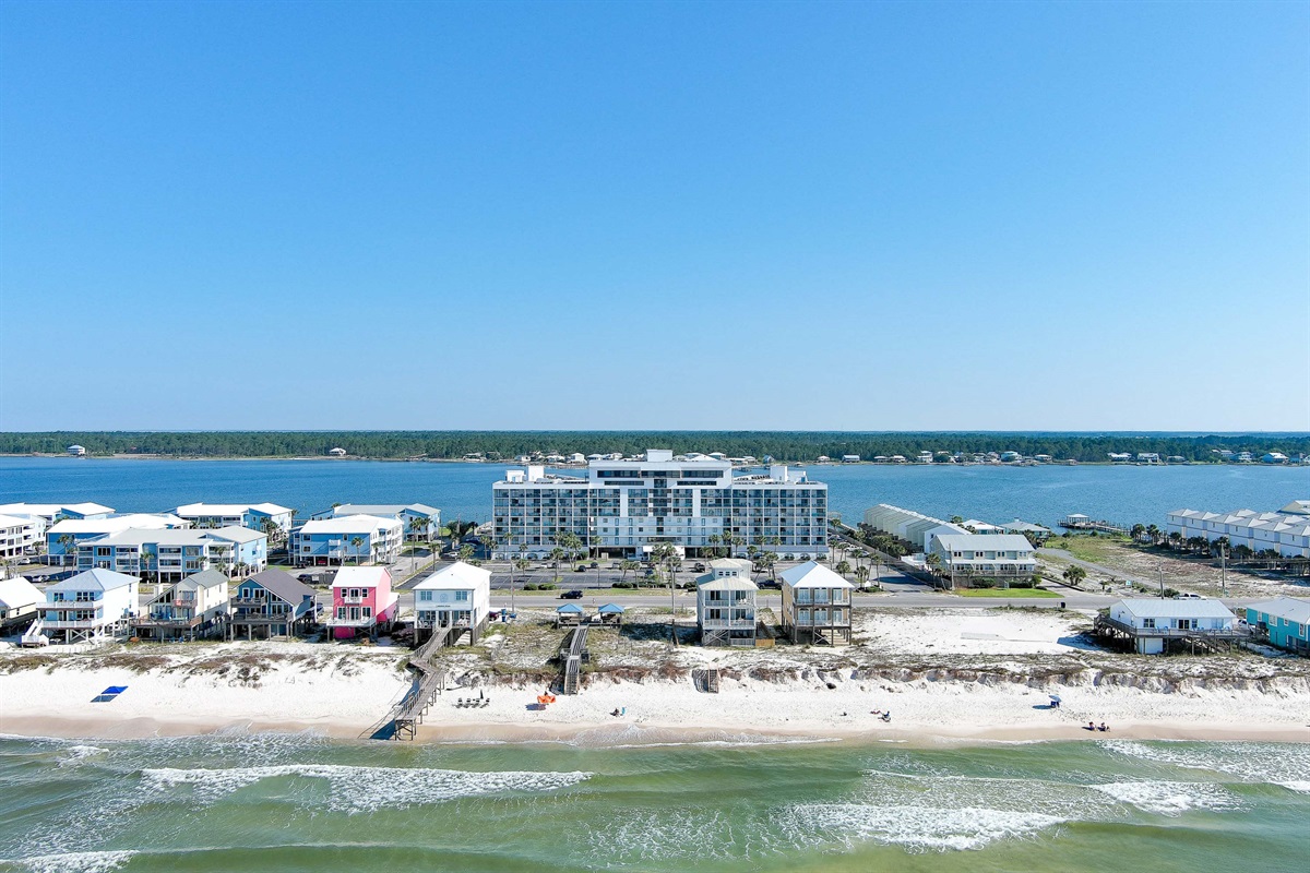 Waterfront luxury at Gulf Shores Surf & Racquet. Private beach, lagoon boat launch, tennis, and pools—your ultimate Alabama coast retreat.