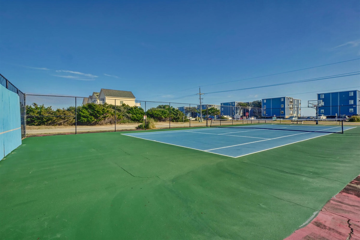 Community tennis court