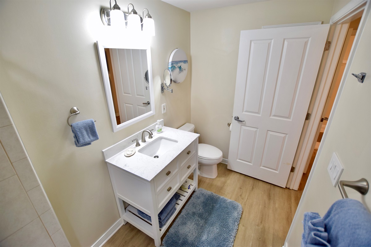 Destin West Gulfside #507: Primary Bath