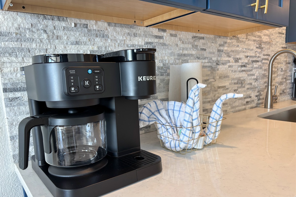 Keurig coffee maker you can choose to use a K-cup or make a pot of coffee.   This unit comes with a starter supply of paper towels.