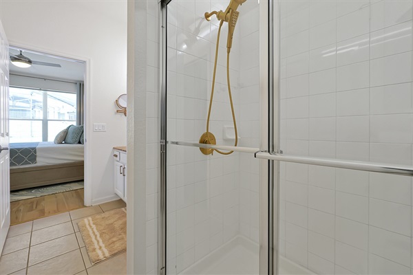 Coastal King Suite ensuite bathroom