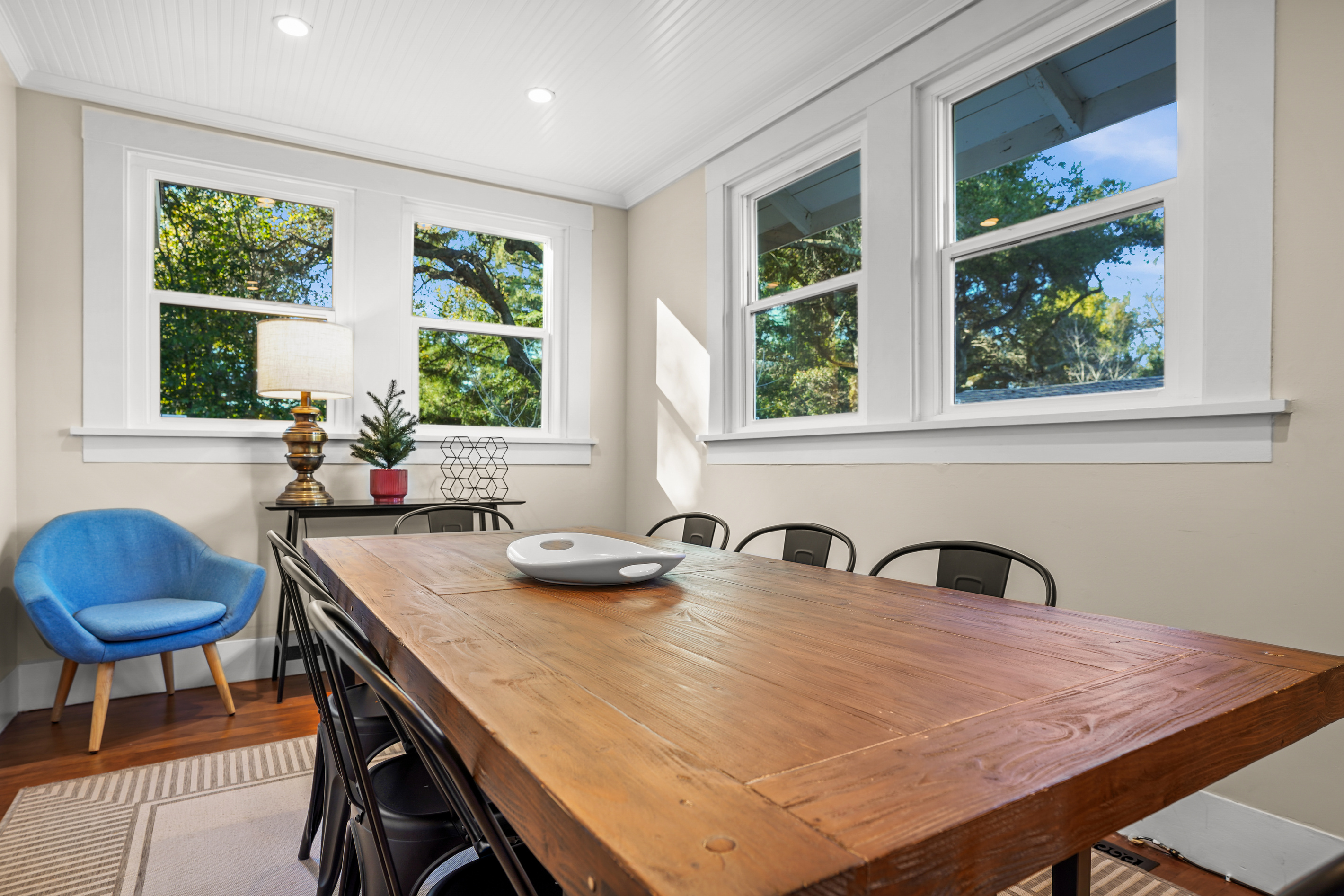 Gather together around the spacious dining table, which comfortably seats 8 guests and can be expanded to accommodate even larger groups. It's the perfect space for shared meals, celebrations, and making memories together.