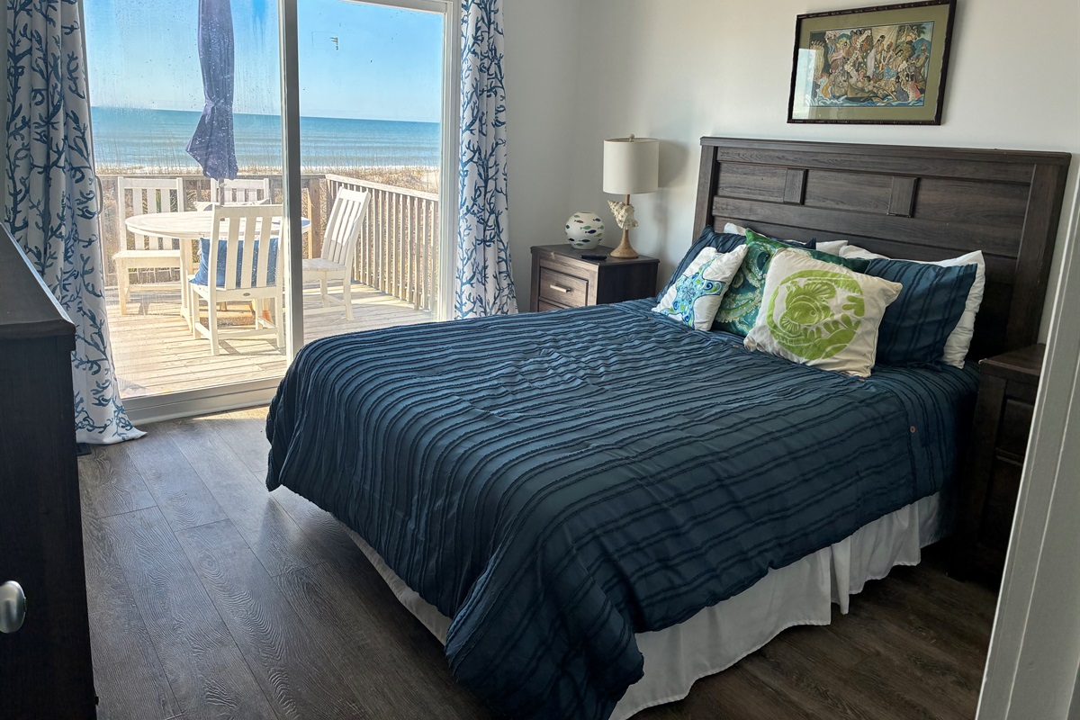West -Ocean Queen Bed