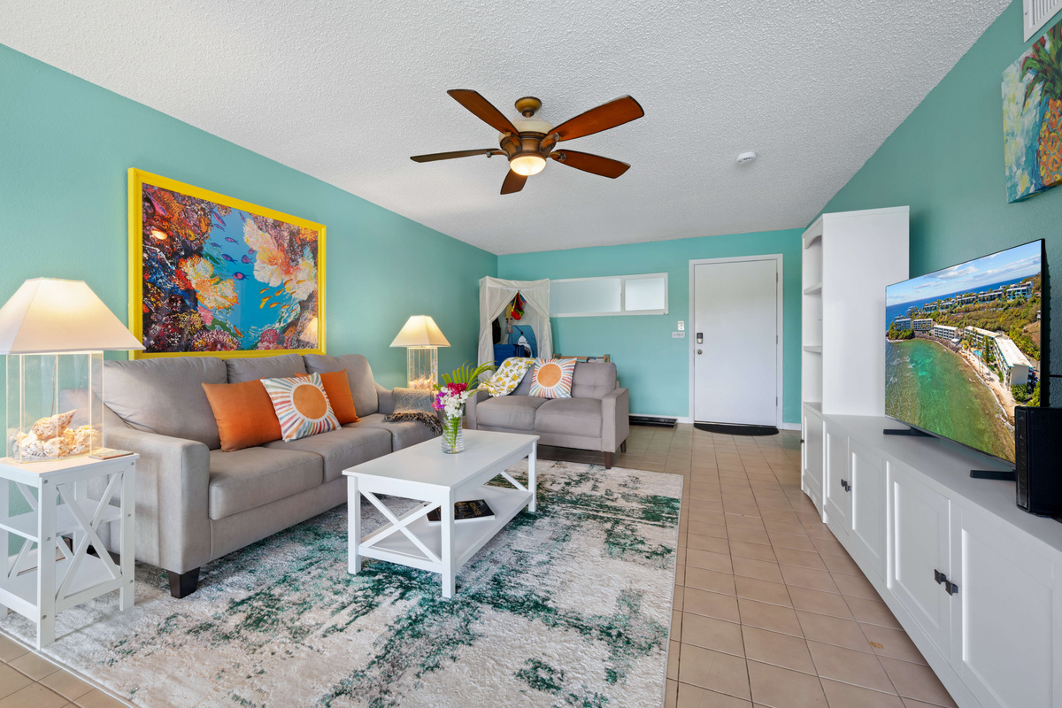 Bright and inviting living space perfect for relaxing.