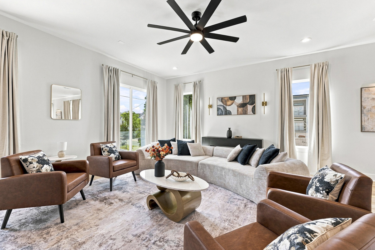 Stylish space bathed in natural light, perfect for relaxation and entertainment!
