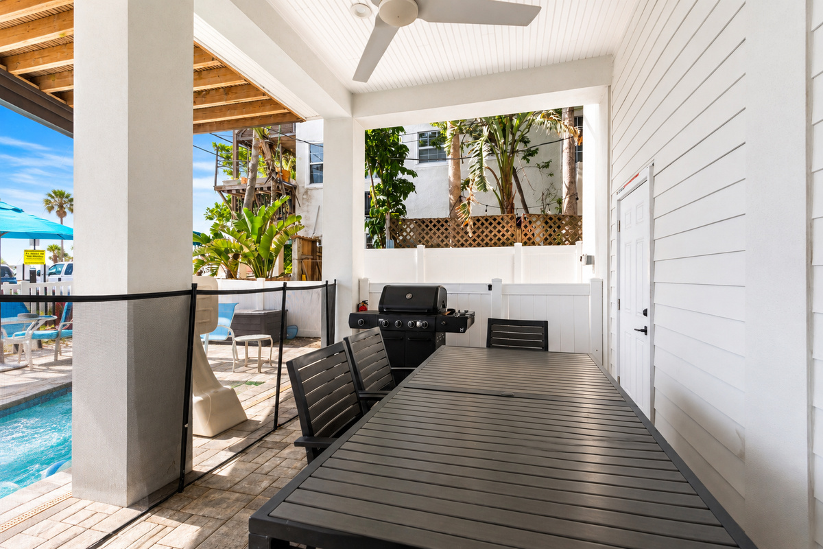 Dinning Patio by Pool