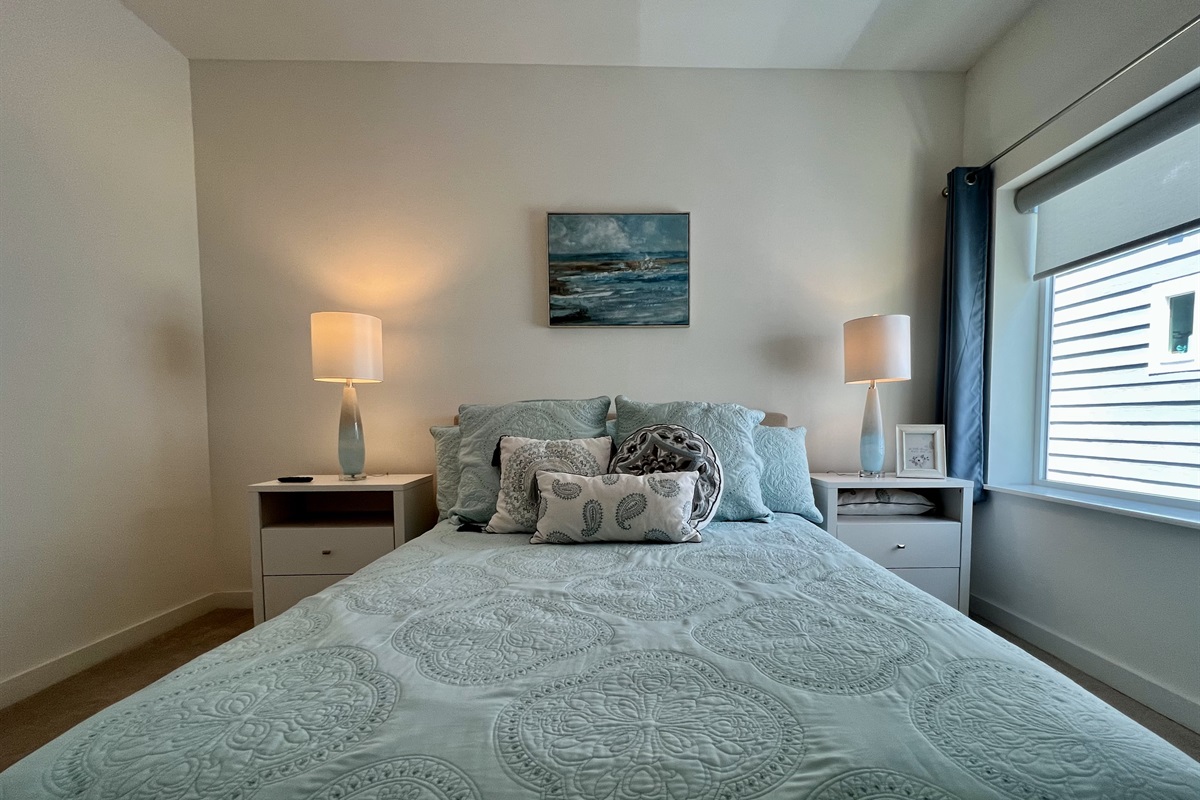 Second Bedroom - Queen Bed