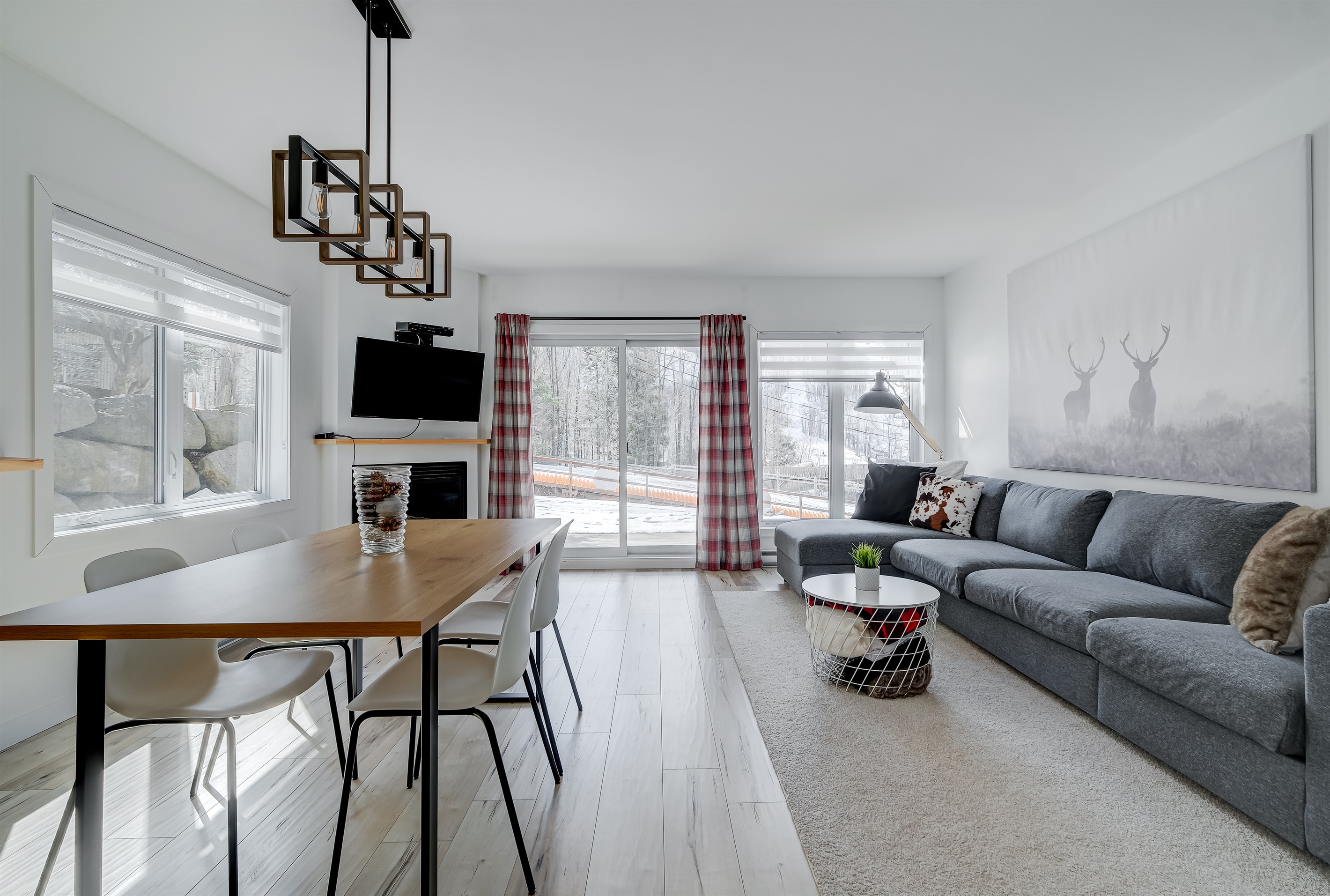 Chaleureux et invitant baigné de lumière naturelle