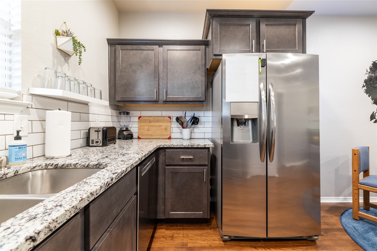 Kitchen, Fridge & Dishwasher