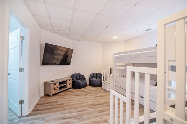 Bunk Room with Four Beds and Trundle